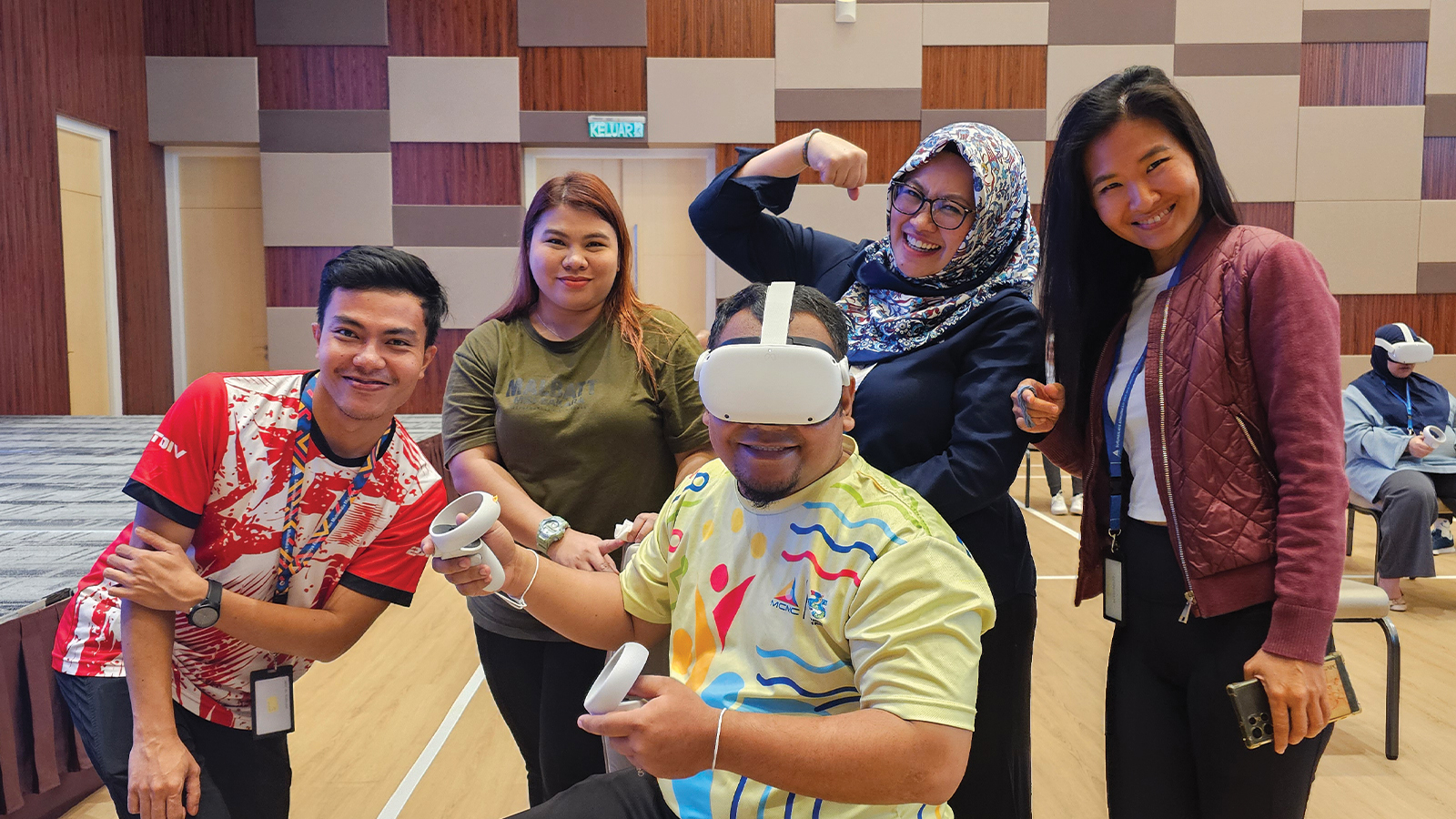 MetaHRise — group of new MCMC recruits collaborating in the multiplayer VR onboarding session